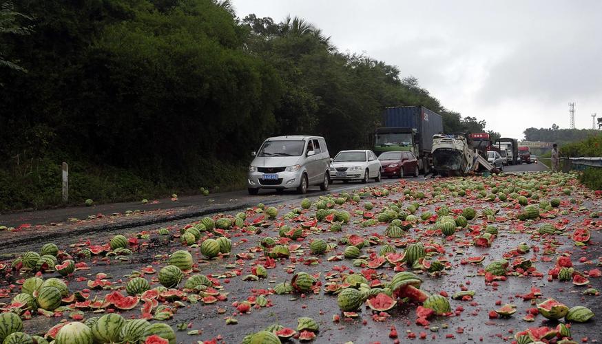 夫妻截停起火货车