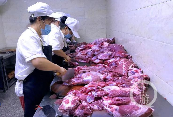 送学校猪肉需要什么手续:食材配送猪肉扔地上