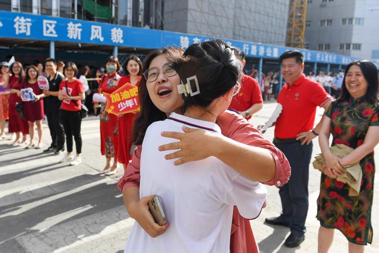 994.994.cσm查询开奖号码和2025年高考拉开帷幕与新华全媒 丨2025年高考拉开帷幕