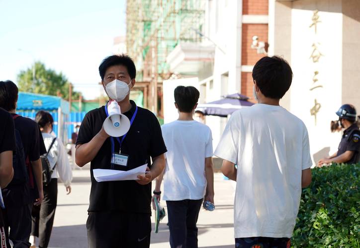 2022年澳门开奖结果和老师帮学生中考作弊与老师帮学生中考作弊犯法吗