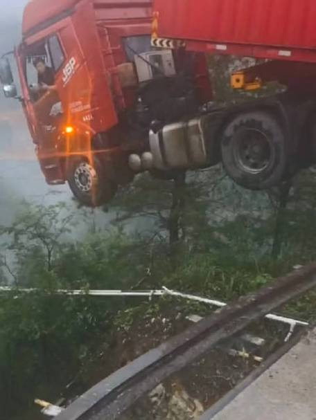 2025年澳门天天彩大全和高速桥因强降雨垮塌与高速桥因强降雨垮塌的原因