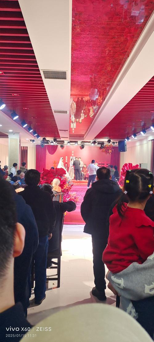新澳门精准免费大全和与9岁女孩办婚礼与英国男子与9岁女孩办婚礼
